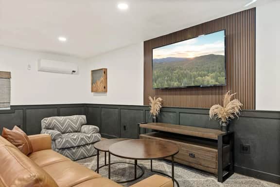 3BR Modern Hideaway w Game Room