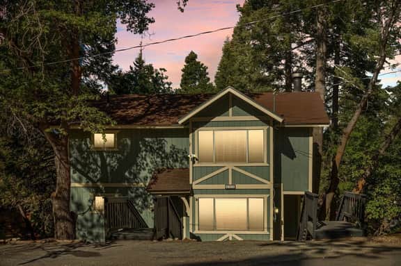 Moonridge Alpine Retreat | Fireplace & Pets