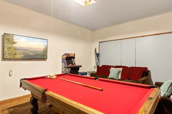 Mountain Getaway, Hot Tub, Games & BBQ