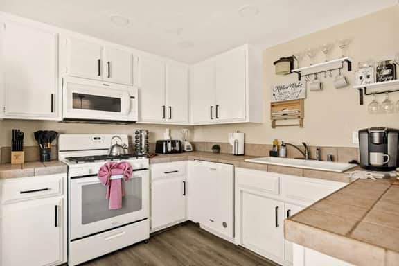 Mtn-View Condo Near Snow Summit w/ Fireplace & Deck