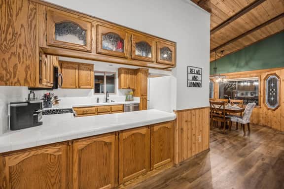 Nest and Needles: Perfect Nature Retreat with Hot Tub