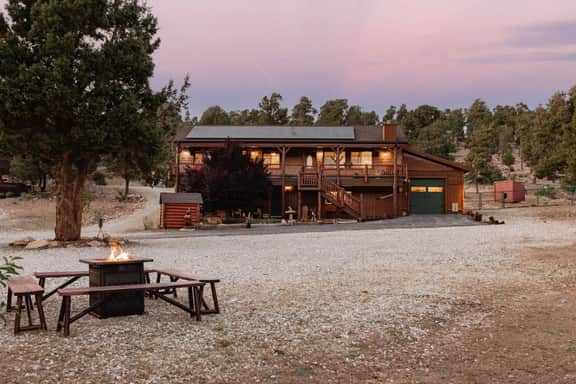 Rancharillo,  Hot Tub & Barn Game Loft & Mtn Views
