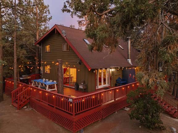 Rumpus Cabin Near Slopes w/ Game room & Hot Tub