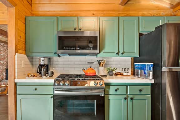 Shadow Wood Lodge, w Hot Tub near Ski Slopes