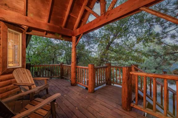 Peaceful Shady Bear, Hot Tub & Wood Fireplace