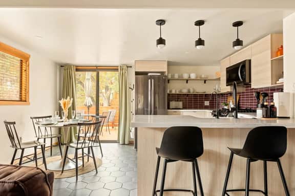 Silver Linings + Hot Tub + Pet Friendly + EV + Moonridge