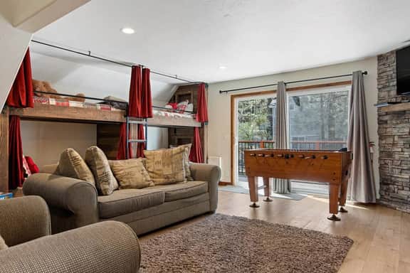Snowcrest Lodge: Luxurious Retreat,  EV & Hot Tub