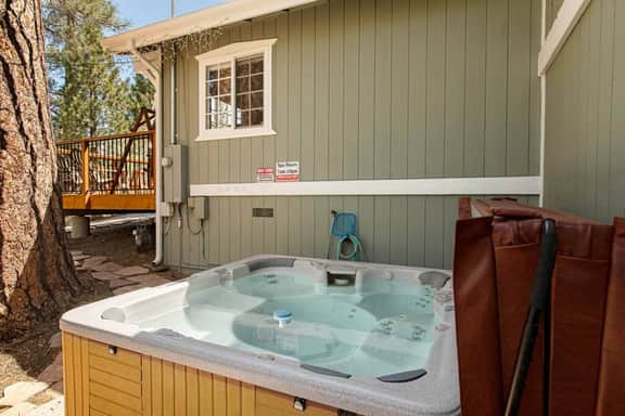 Snowcrest Lodge: Luxurious Retreat,  EV & Hot Tub