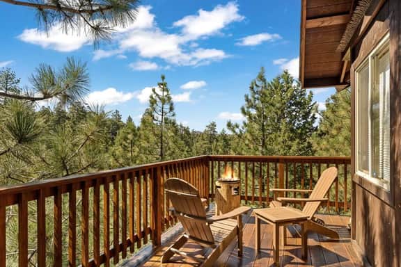 Snowy Evening Lodge | Treetop Views & Firepit