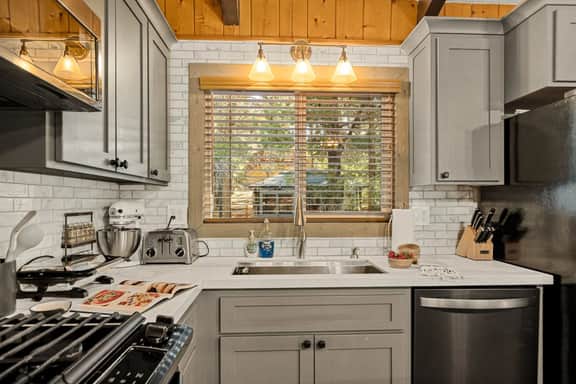 Timber & Tide Retreat in Fox Farm w Hot Tub & Games