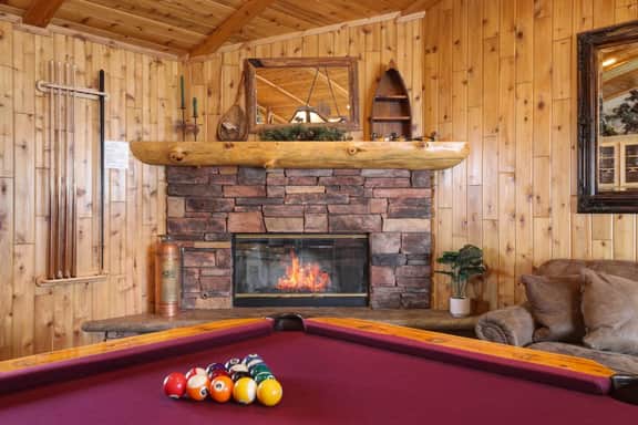 Treetop Oasis, Lux 5BR w Spa, Lake Views, EV & AC