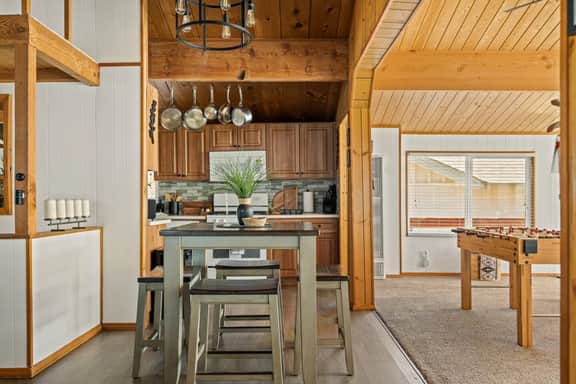 Wild Heart Cabin - Pool Table, Hot Tub, EV Charger