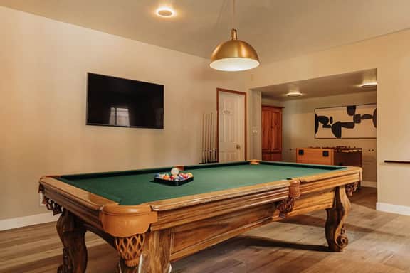 Wildwood Chalet, 5 Mins to Ski Resorts w/Game Room