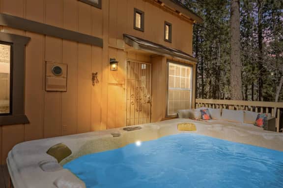 Iris Haus, w/ Hot Tub, Forest Views and Game Room