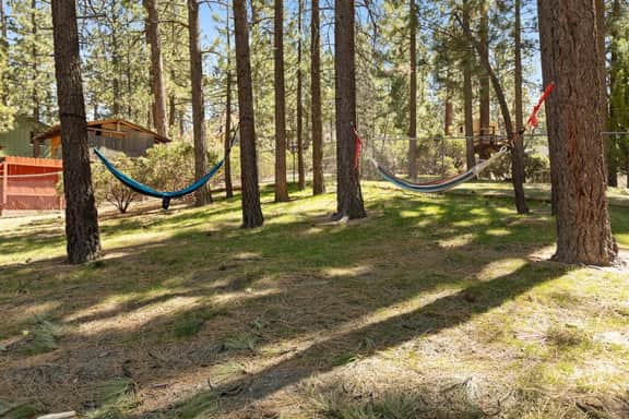 Marin Lodge, Near Slopes w/ Large Backyard, Pets