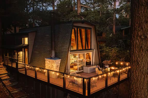 Cozy A-Frame vibes w. Lake & Ski views, AC