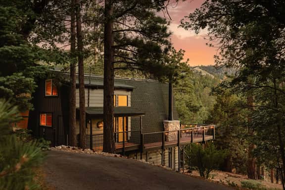 Cozy A-Frame vibes w. Lake & Ski views, AC