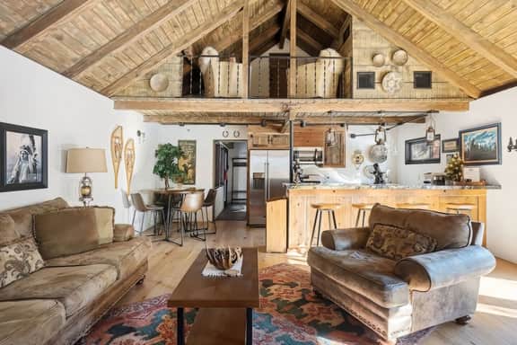 Dream Catcher| Modern Rustic, Hot Tub & EV
