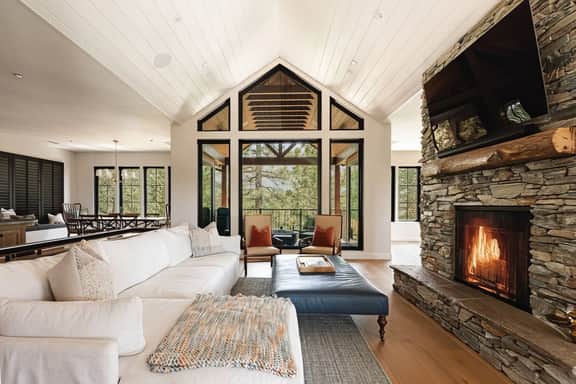 Custom Lux Cabin, Lake Views, Spa & Game Room