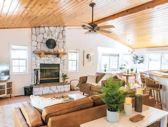 NAMU CABIN • Modern Chic Design • Spa & Gameroom
