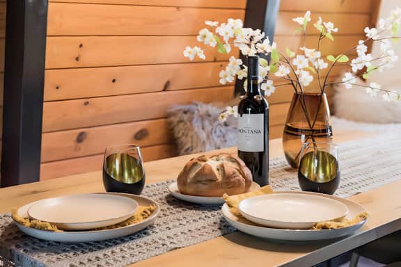 2BR Mid Century Retreat • Pets, Hot Tub, BBQ