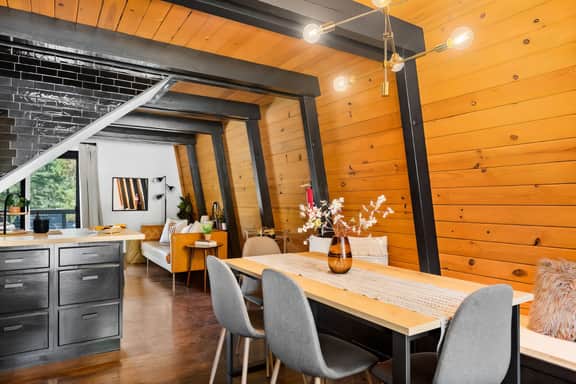 2BR Mid Century Retreat • Pets, Hot Tub, BBQ