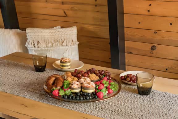 2BR Mid Century Retreat • Pets, Hot Tub, BBQ