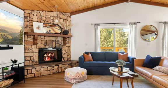 Mont Moderne, 5 Minutes to Ski Resorts & Hot Tub