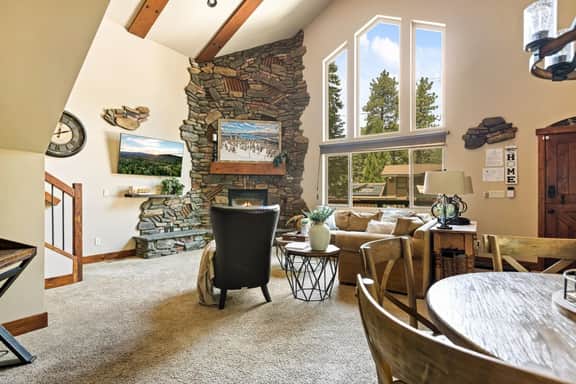 Luna Ridge Chalet mins to Bear Mtn and Hot Tub