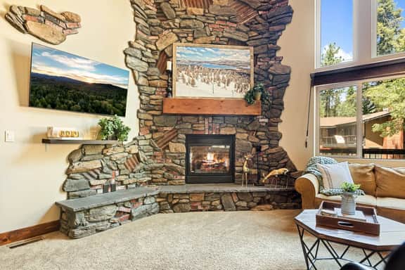 Luna Ridge Chalet mins to Bear Mtn and Hot Tub
