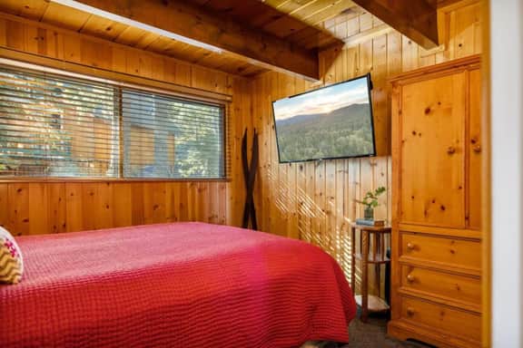 3BR Alpen Haus | Sauna, Hot Tub, Game Room & BBQ