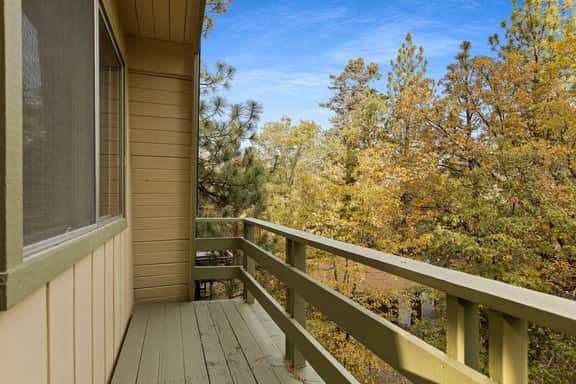 Alta Vista Gambrel Cabin w Hot Tub in Moonridge