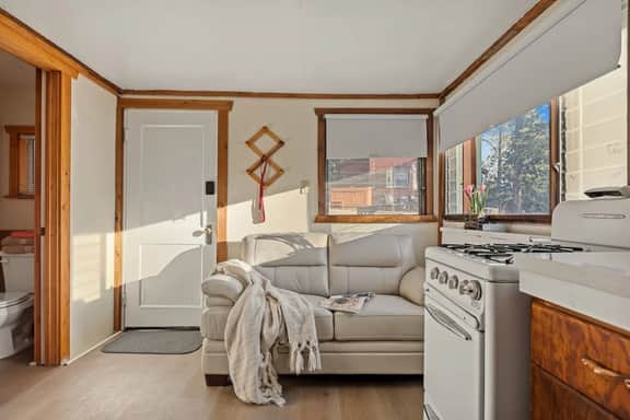 Treetop Annex, Near Village w/ Forest Views & Pet