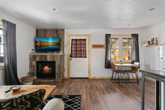 Charming Modern Retreat w Hot tub, Backyard & Pets
