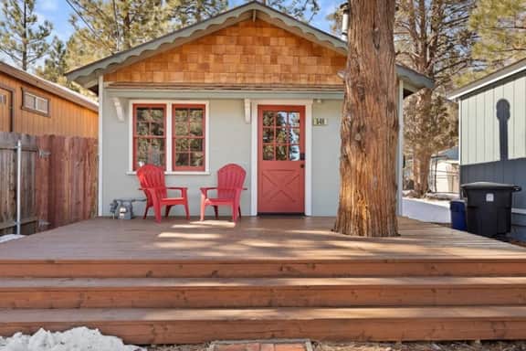 Charming Modern Retreat w Hot tub, Backyard & Pets