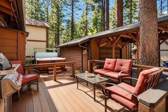 Yvonne's Place |Hot Tub, Mins 2 Snow Summit & Lake