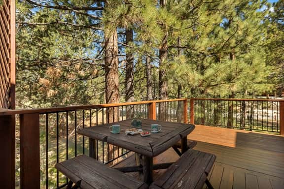 Hidden Bridge Cabin, w/ Hot Tub near the Village