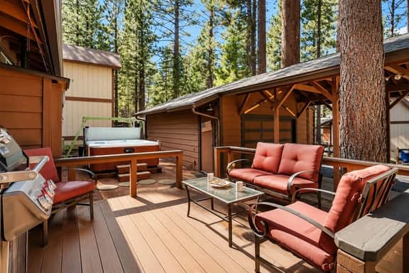 Yvonne's Place |Hot Tub, Mins 2 Snow Summit & Lake