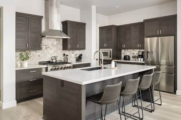 Modern Luxury, Hot Tub, Close to Trails & Village
