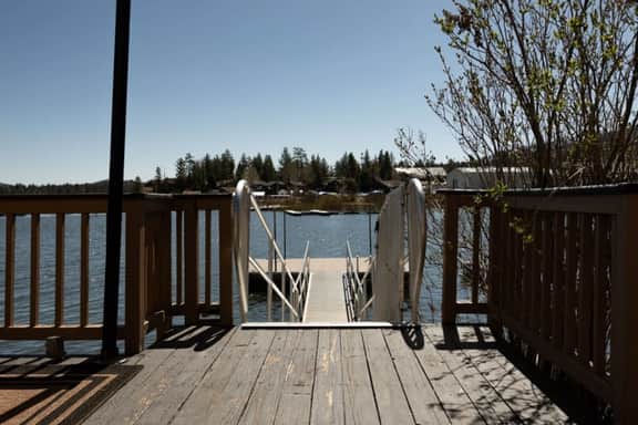 Lakefront Honey Bear, Private Dock & Hot Tub