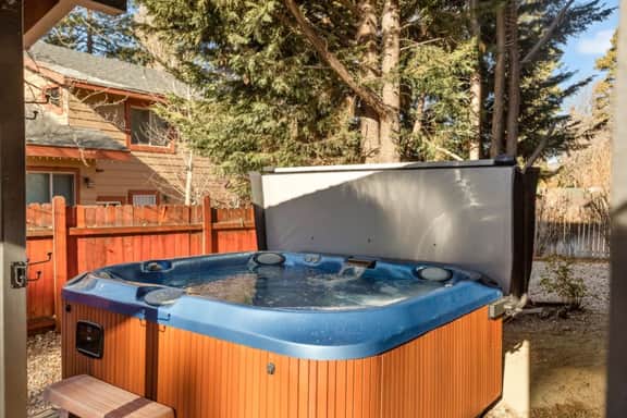 Double Black Diamond | A/C, Fireplace & Hot Tub