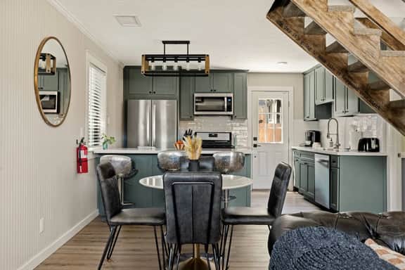 Brooklyn’s Cabin | Hot Tub, Fire Pit, Near Trails