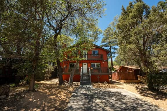 Pups and Pine Lodge | w/ BBQ Deck, Hot tub & Games - Image 4