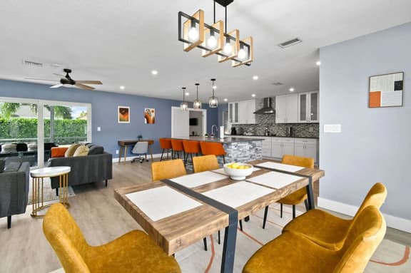 5BR Lux WEF Mins to Palm Beach Pool Home + Game Room *NEW Arcade + AC