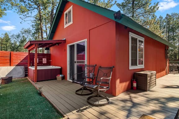 Calipe Lux Cottage| Steam Sauna, BBQ & Hot Tub