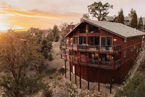 Cliffhanger Cabin, Near Snow Summit w/ Hot Tub