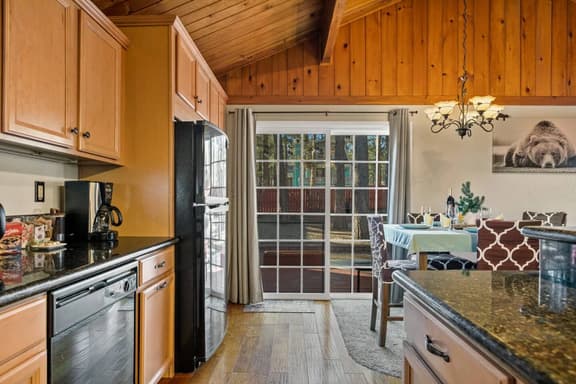 2BR Beartime Story Cabin w BBQ