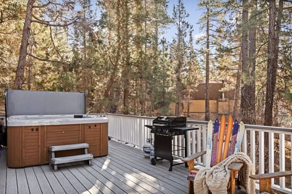 Guest FAV Luxury Sun Chalet w Hot Tub, BBQ