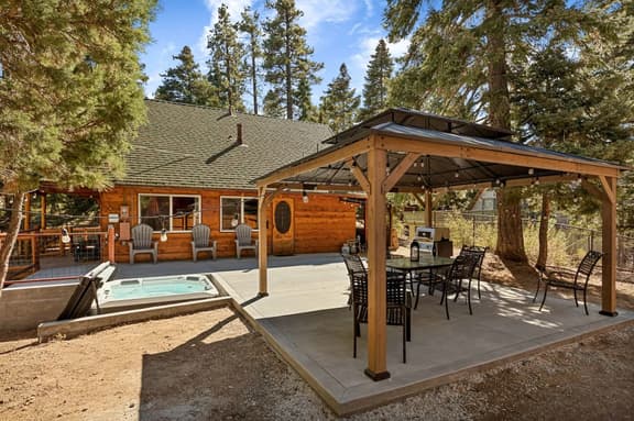 Hidden Pines - Hot Tub, BBQ & Pool Table