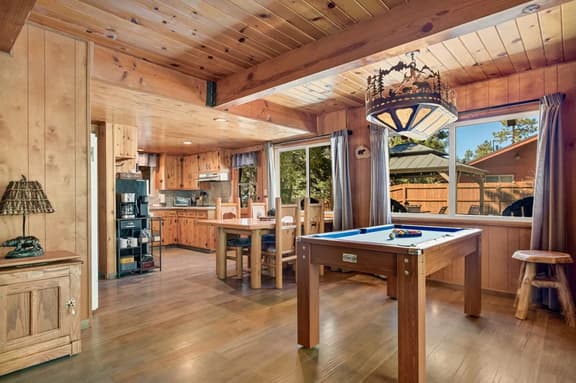 Hidden Pines - Hot Tub, BBQ & Pool Table